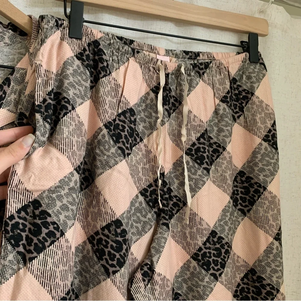 Victoria’s Secret Flannel Pink and Leopard Animal Cheetah Pajama Set NEW Medium - Picture 8 of 9